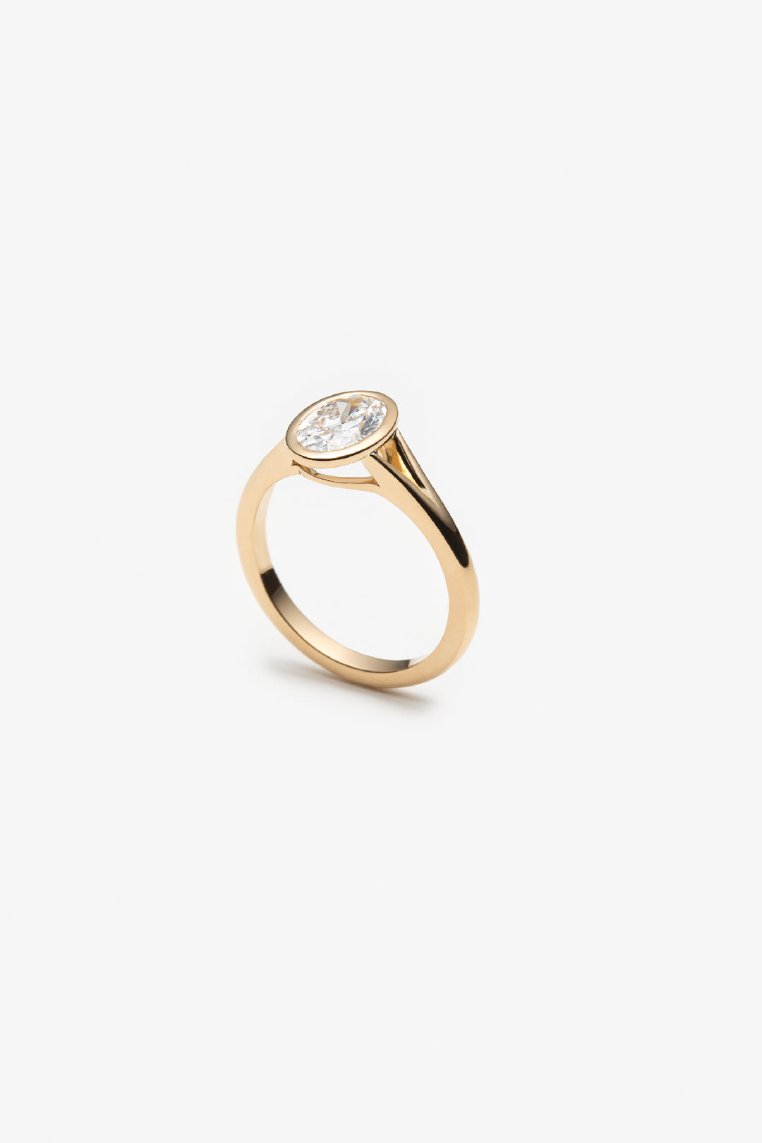 Bague Clos solitaire diamant créé ovale 1.00ct IGI 18k