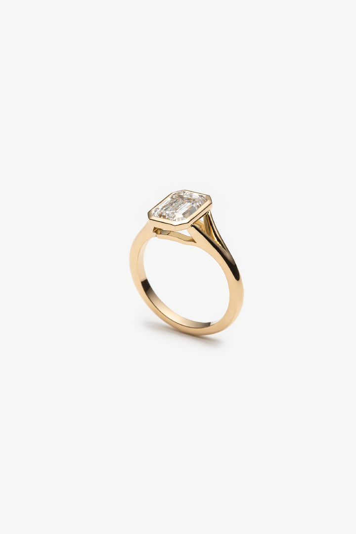 Bague Clos solitaire diamant créé taille émeraude 2.00ct IGI 18k