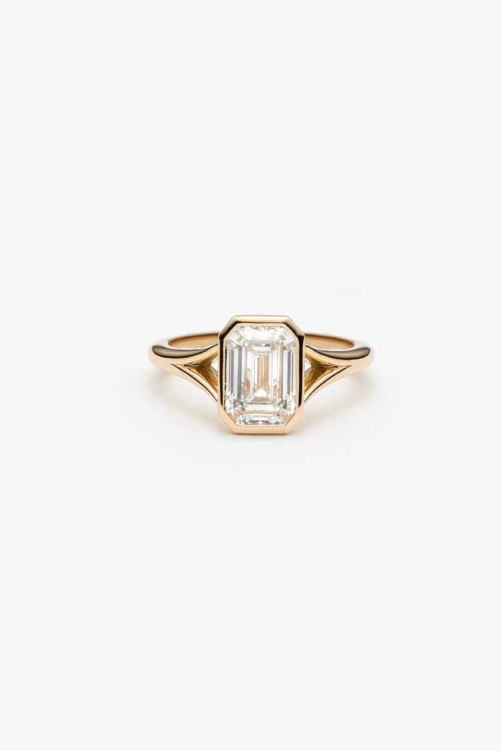 Bague Clos solitaire diamant créé taille émeraude 2.00ct IGI 18k